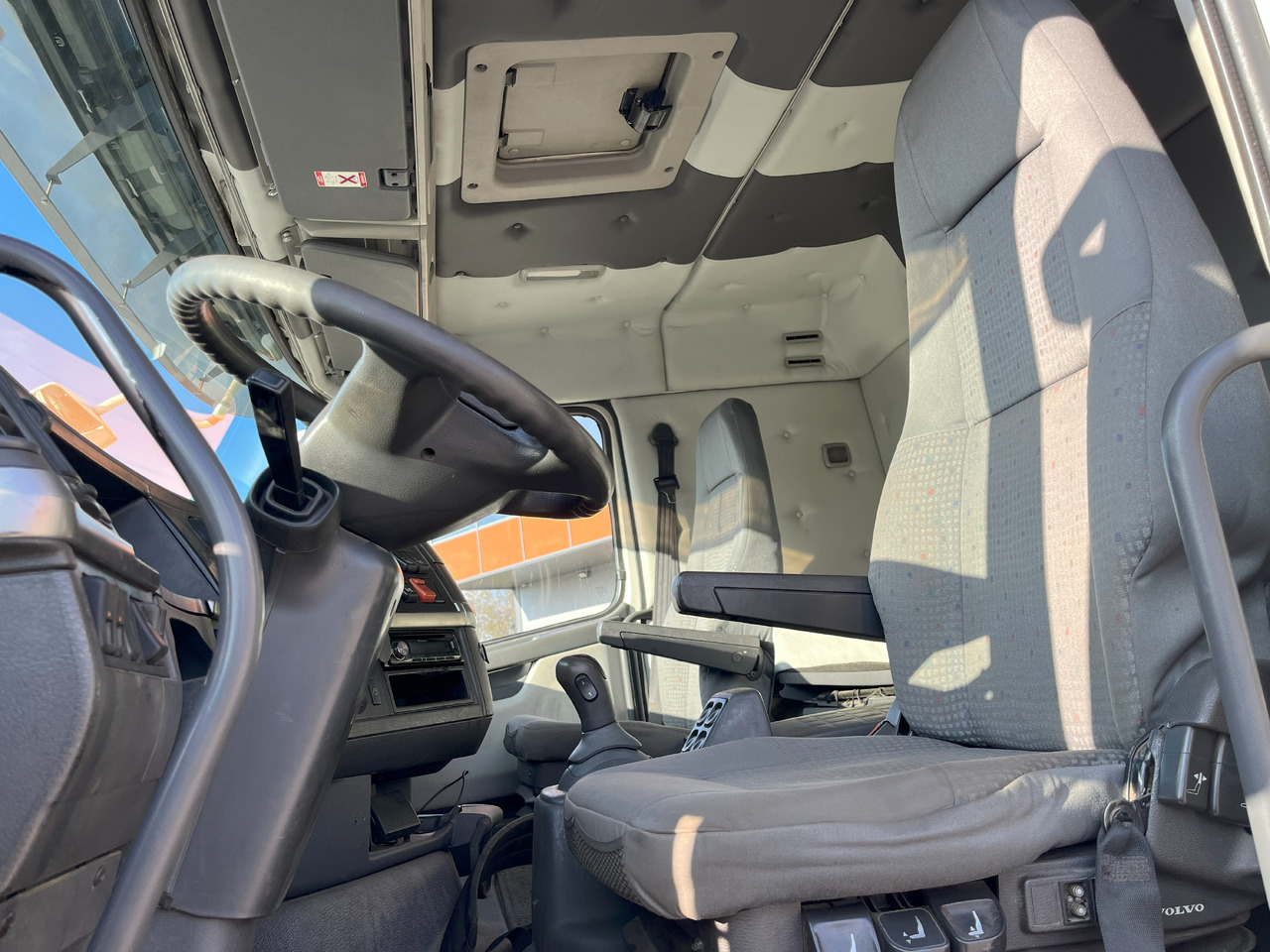 משאית מנוף VOLVO FH 8x4 + Crane 48tm year 2006 + Jib + platform + tractor: תמונה 23
