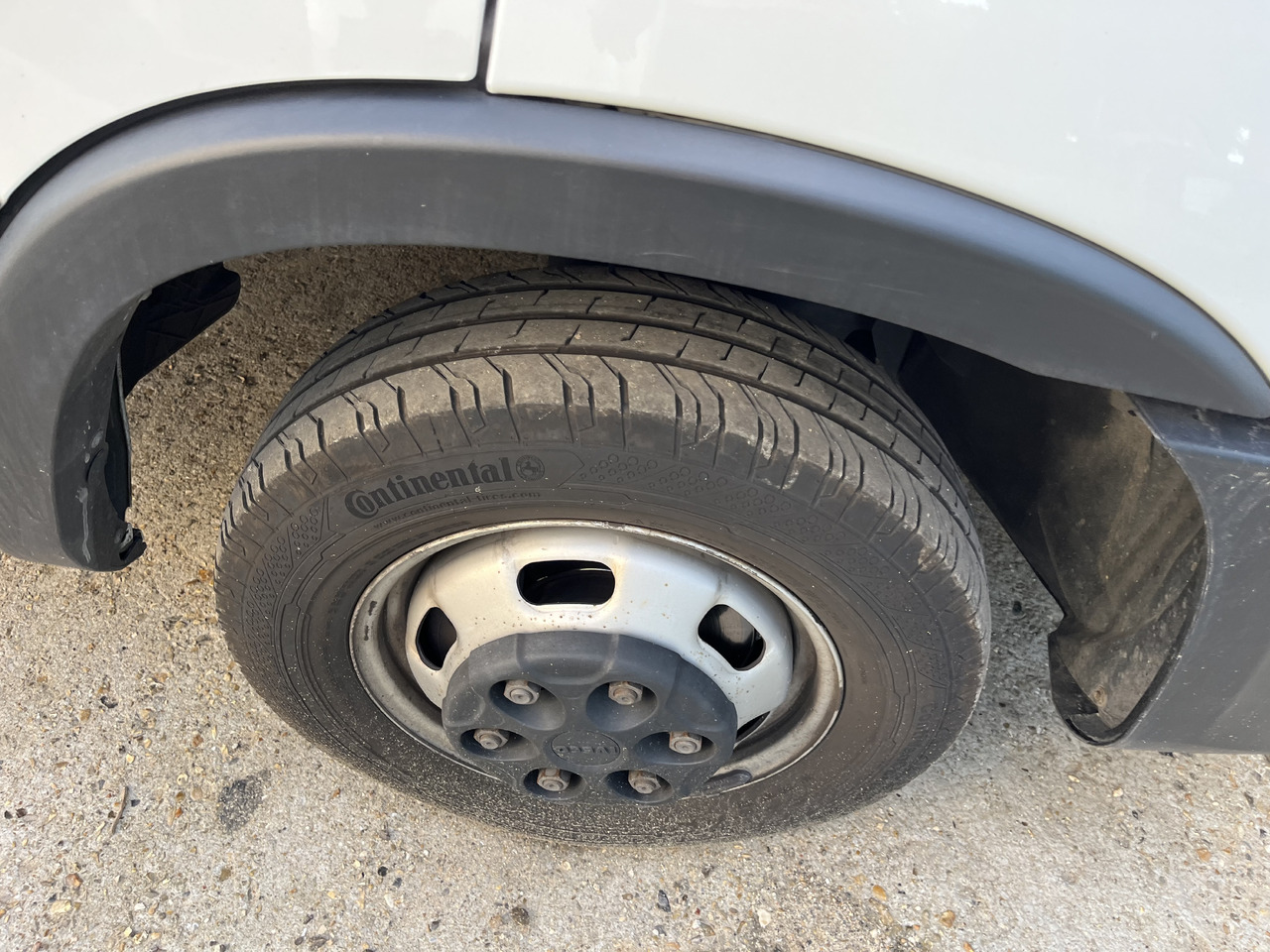 Iveco Daily 35-180 plateau dépannage dépanneuse porte voiture - כלי רכב מסחרי במיטה שטוחה: תמונה 3 Iveco Daily 35-180 plateau dépannage dépanneuse porte voiture - כלי רכב מסחרי במיטה שטוחה: תמונה 3