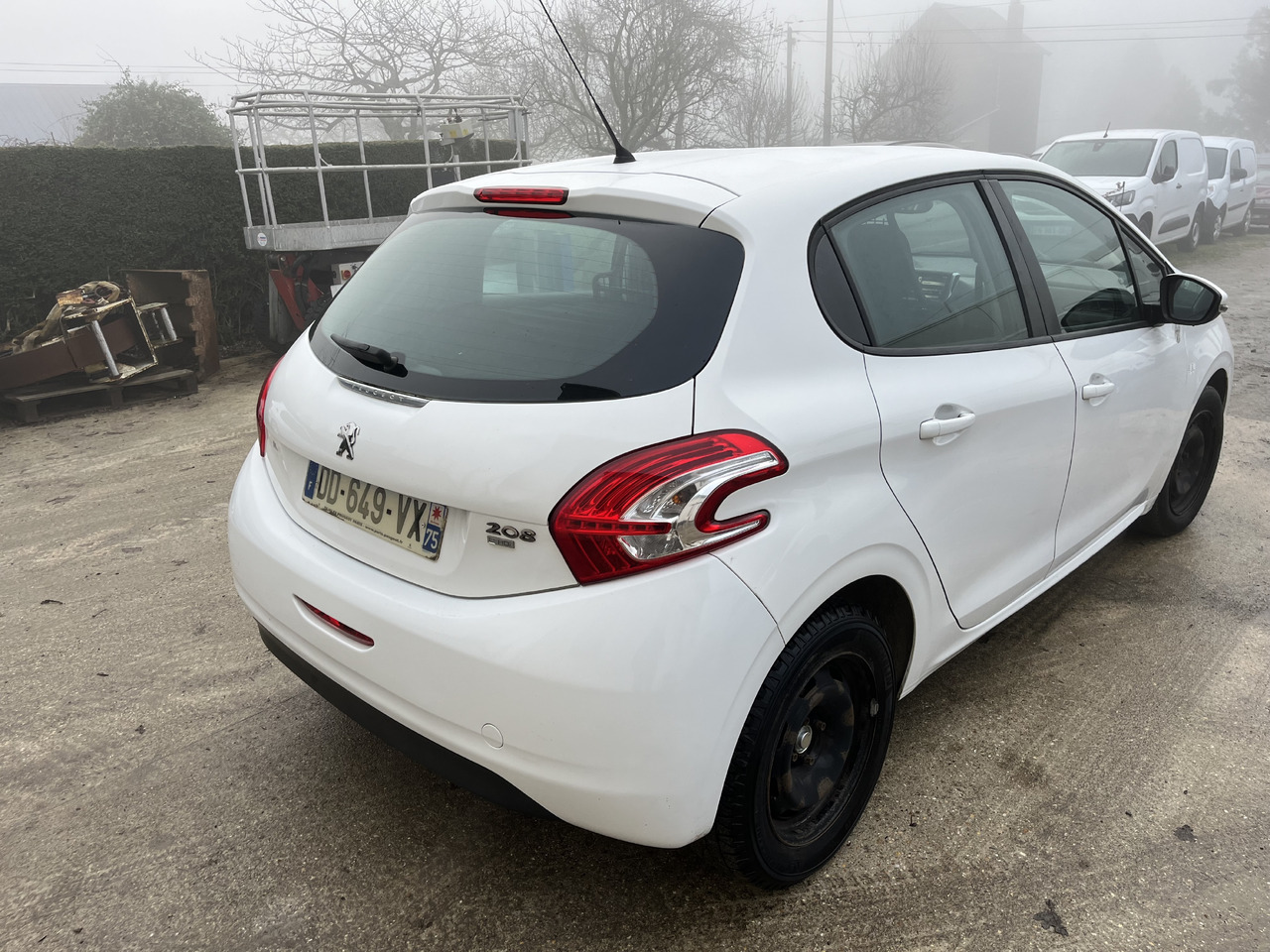 Peugeot 208 1L6 hdi 100cv 2 places motricité renforcée FAM - כלי רכב מסחרי קטן: תמונה 2 Peugeot 208 1L6 hdi 100cv 2 places motricité renforcée FAM - כלי רכב מסחרי קטן: תמונה 2