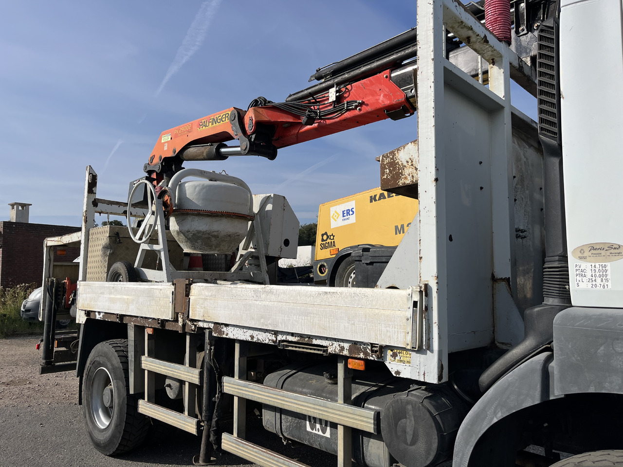 RENAULT Kerax 370dci 4x4 plateau grue Palfinger pk29002 - משאית צד נופל/ שטוחה, משאית מנוף: תמונה 3 RENAULT Kerax 370dci 4x4 plateau grue Palfinger pk29002 - משאית צד נופל/ שטוחה, משאית מנוף: תמונה 3