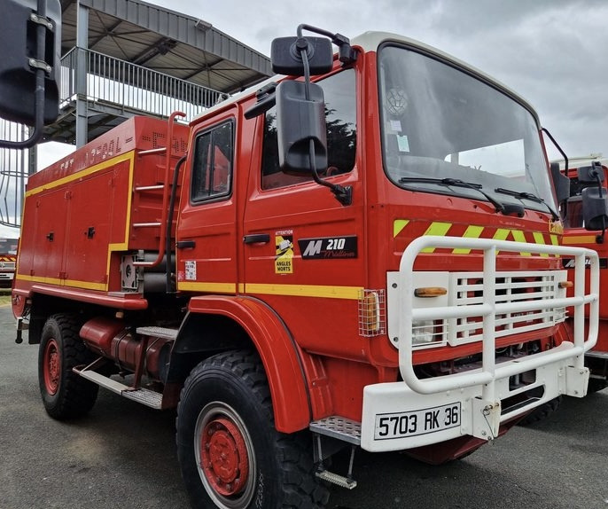RENAULT M210 4x4 FPT HR 3500L - משאית אש: תמונה 2 RENAULT M210 4x4 FPT HR 3500L - משאית אש: תמונה 2