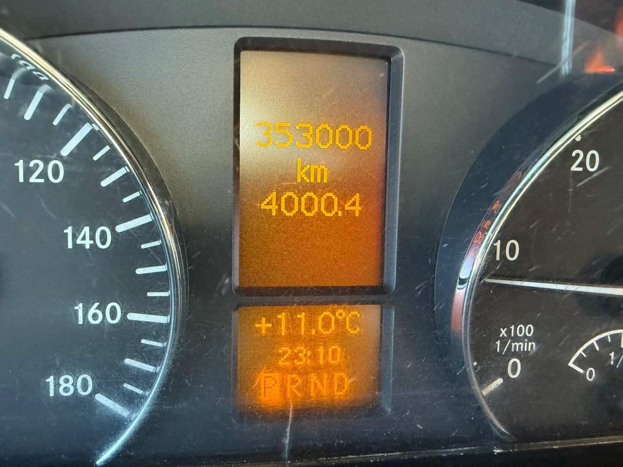 כלי רכב מסחרי עם לוח Mercedes Sprinter 314 CDI: תמונה 15
