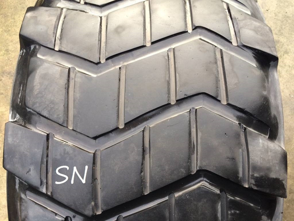 Michelin 525/65R20.5 XS - USED REGROOVED - צמיג עבור מכונה חקלאית: תמונה 4 Michelin 525/65R20.5 XS - USED REGROOVED - צמיג עבור מכונה חקלאית: תמונה 4