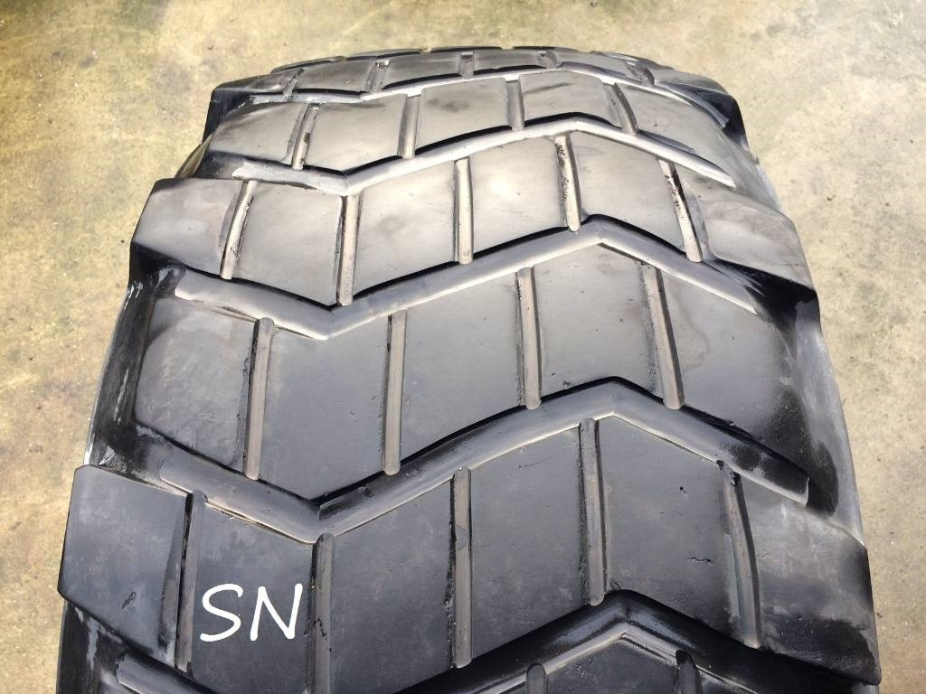 Michelin 525/65R20.5 XS - USED REGROOVED - צמיג עבור מכונה חקלאית: תמונה 3 Michelin 525/65R20.5 XS - USED REGROOVED - צמיג עבור מכונה חקלאית: תמונה 3