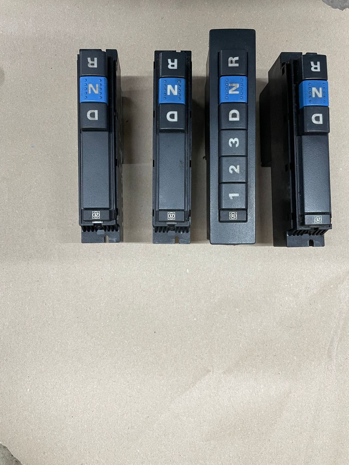 ZF ZF Ecolife Fahrschalter Gangwahlschalter 6006.341.033 6006.341.027 Schalter - מערכת חשמל עבור אוטובוס: תמונה 1 ZF ZF Ecolife Fahrschalter Gangwahlschalter 6006.341.033 6006.341.027 Schalter - מערכת חשמל עבור אוטובוס: תמונה 1