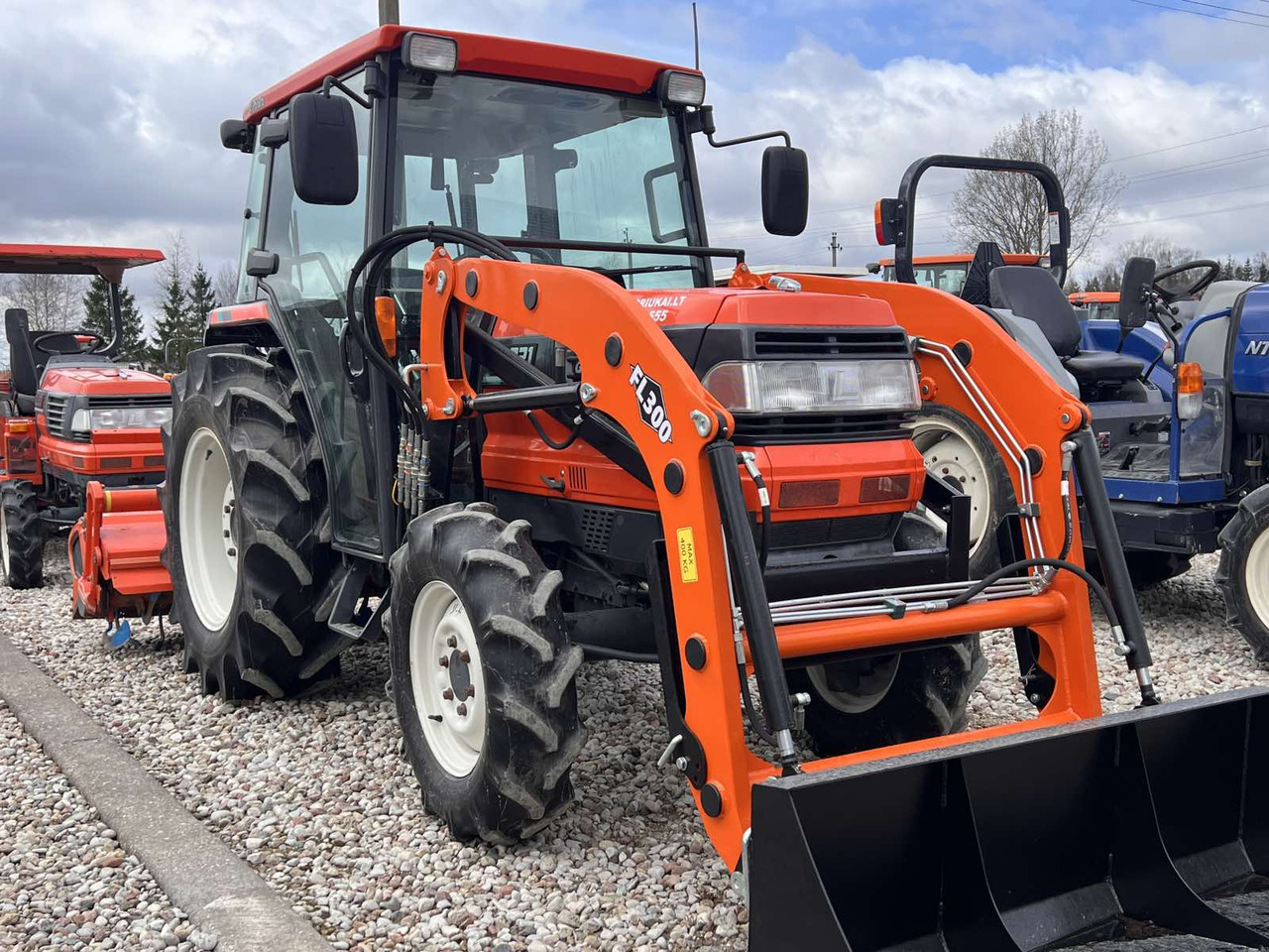Kubota GL321 - טרקטור קומפקטי: תמונה 1 Kubota GL321 - טרקטור קומפקטי: תמונה 1