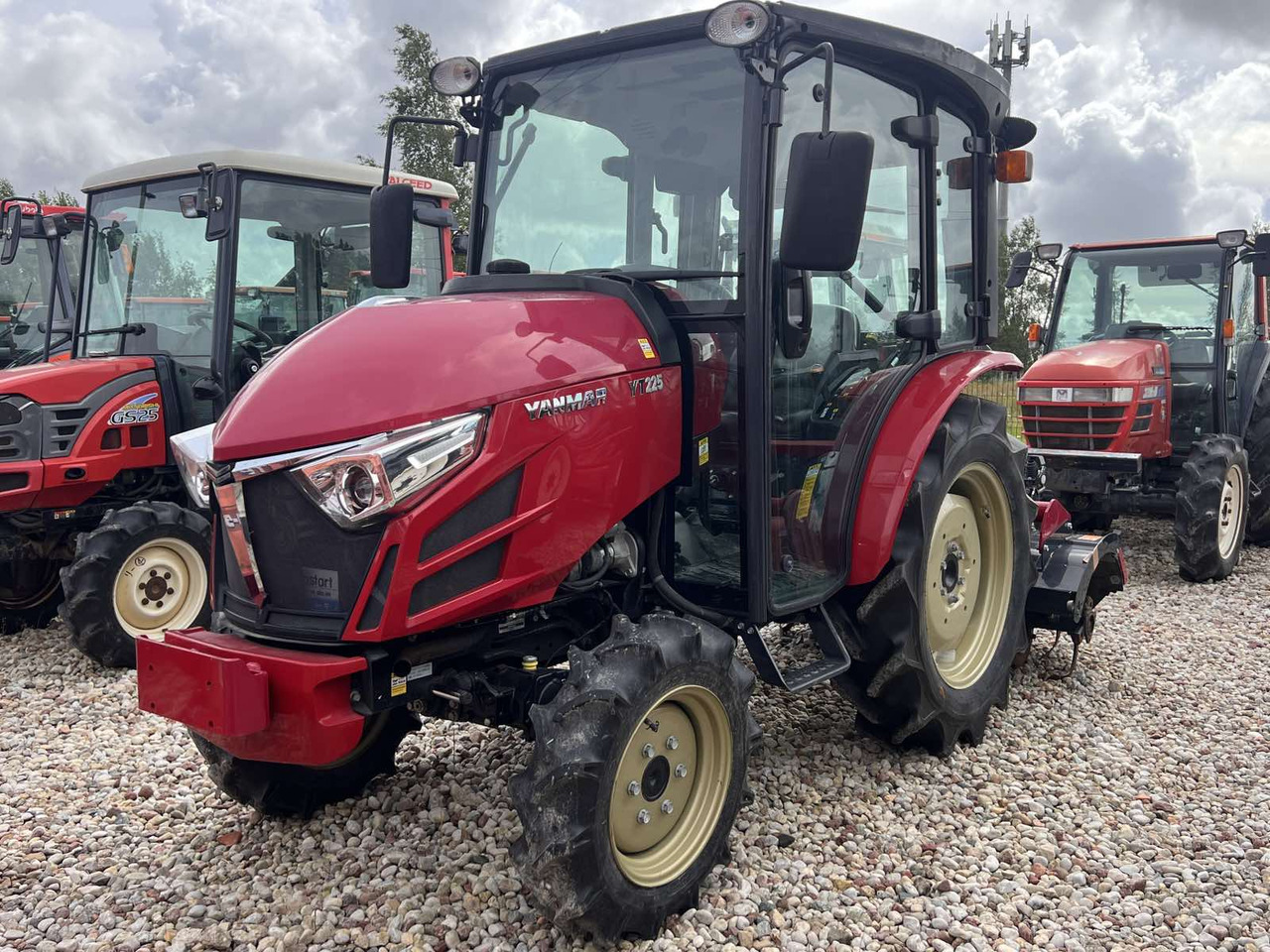 Yanmar YT225 - טרקטור קומפקטי: תמונה 1 Yanmar YT225 - טרקטור קומפקטי: תמונה 1