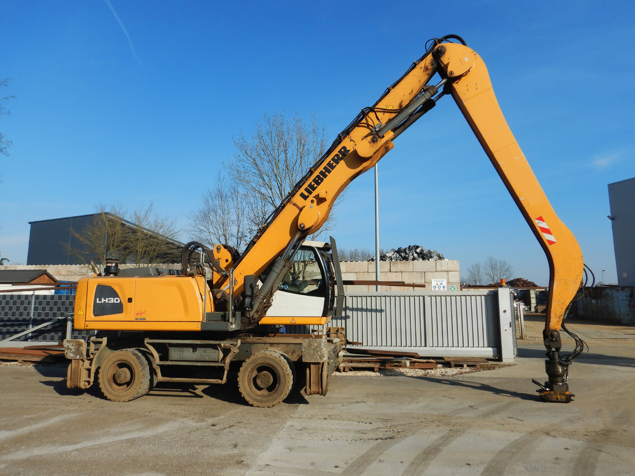 LIEBHERR LH 30 Industry - מטפל בפסולת/ תעשייתי: תמונה 2 LIEBHERR LH 30 Industry - מטפל בפסולת/ תעשייתי: תמונה 2