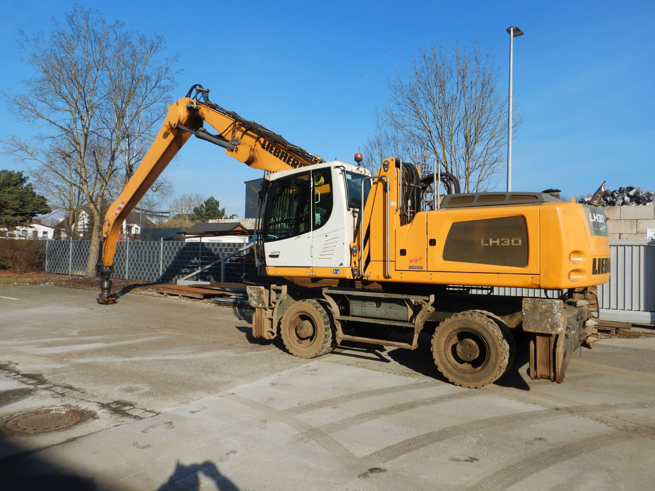 LIEBHERR LH 30 Industry - מטפל בפסולת/ תעשייתי: תמונה 1 LIEBHERR LH 30 Industry - מטפל בפסולת/ תעשייתי: תמונה 1