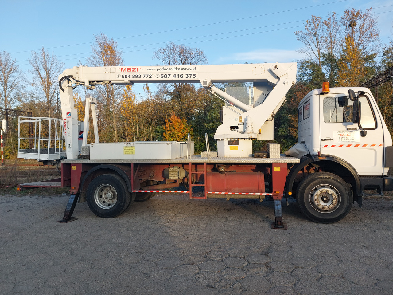 Wumag Mercedes 1414, 400V Wumag WT220 hydraulik - פלטפורמה אווירית מותקנת על משאית: תמונה 5 Wumag Mercedes 1414, 400V Wumag WT220 hydraulik - פלטפורמה אווירית מותקנת על משאית: תמונה 5