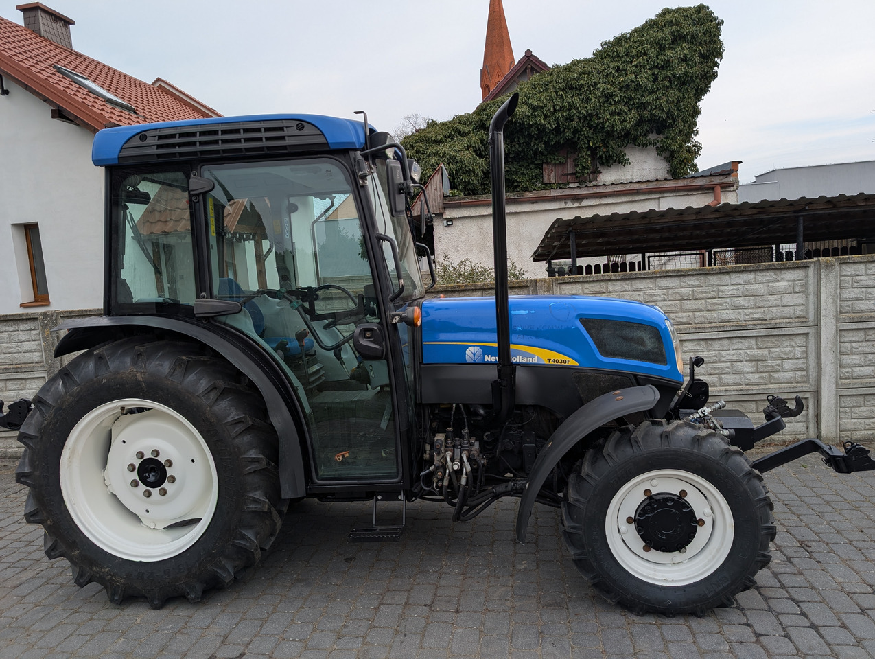 New Holland T4030F - טרקטור קומפקטי: תמונה 3 New Holland T4030F - טרקטור קומפקטי: תמונה 3