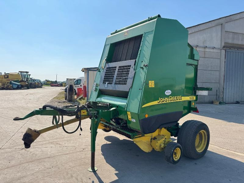 JOHN DEERE 592 - מכונת צרור עגולה: תמונה 1 JOHN DEERE 592 - מכונת צרור עגולה: תמונה 1