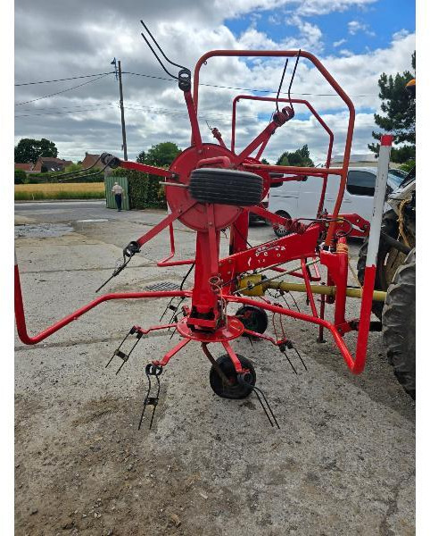 KVERNELAND 8046 - גורף/ מגרפה: תמונה 2 KVERNELAND 8046 - גורף/ מגרפה: תמונה 2