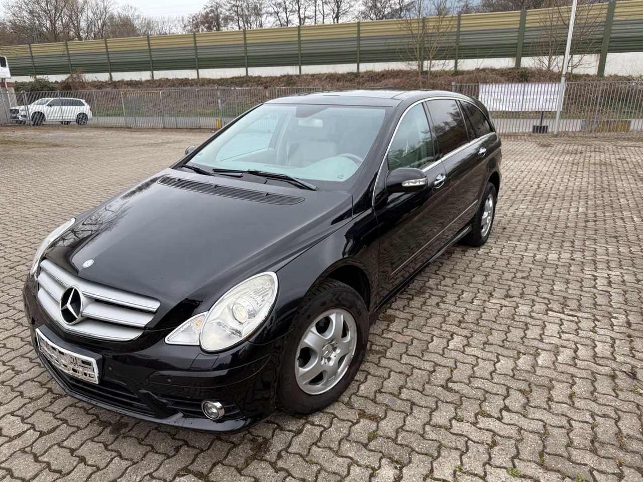 Mercedes-Benz R - SUV: תמונה 1 Mercedes-Benz R - SUV: תמונה 1