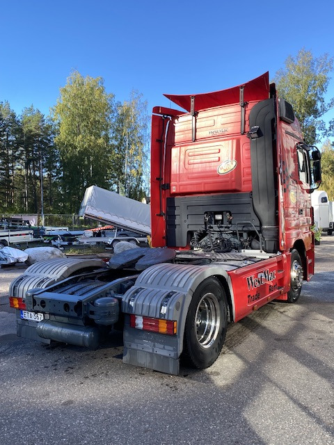 Mercedes-Benz 1832 Mega Space Cabin CLEAN - יחידת טרקטור: תמונה 4 Mercedes-Benz 1832 Mega Space Cabin CLEAN - יחידת טרקטור: תמונה 4