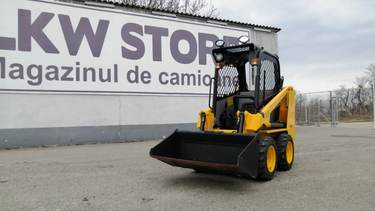 Bobcat Front Loader Ram Italia FM 120 – Hammer Installation - מעמיס היגוי החלקה: תמונה 1 Bobcat Front Loader Ram Italia FM 120 – Hammer Installation - מעמיס היגוי החלקה: תמונה 1
