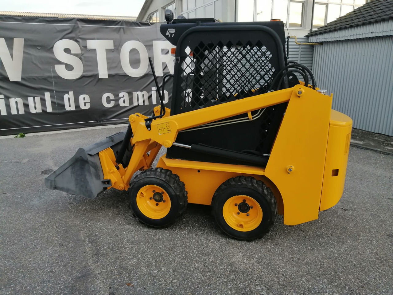 Bobcat Front Loader Ram Italia FM 120 – Hammer Installation - מעמיס היגוי החלקה: תמונה 4 Bobcat Front Loader Ram Italia FM 120 – Hammer Installation - מעמיס היגוי החלקה: תמונה 4