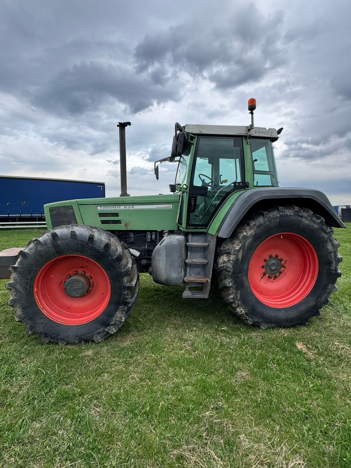 Fendt 824 Tractor - טרקטור חקלאי: תמונה 1 Fendt 824 Tractor - טרקטור חקלאי: תמונה 1