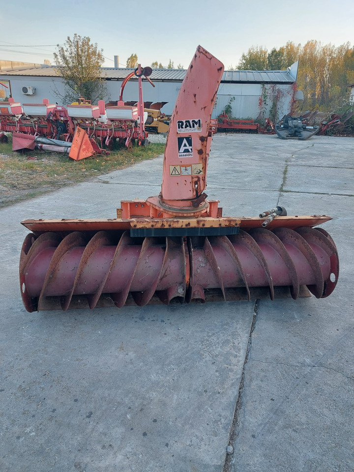 Freza zapada/Snow blower Assaloni pentru Buldoexcavator/Bobcat/Incatcator frontal - מפוח שלג עבור מכונת בנייה: תמונה 1 Freza zapada/Snow blower Assaloni pentru Buldoexcavator/Bobcat/Incatcator frontal - מפוח שלג עבור מכונת בנייה: תמונה 1