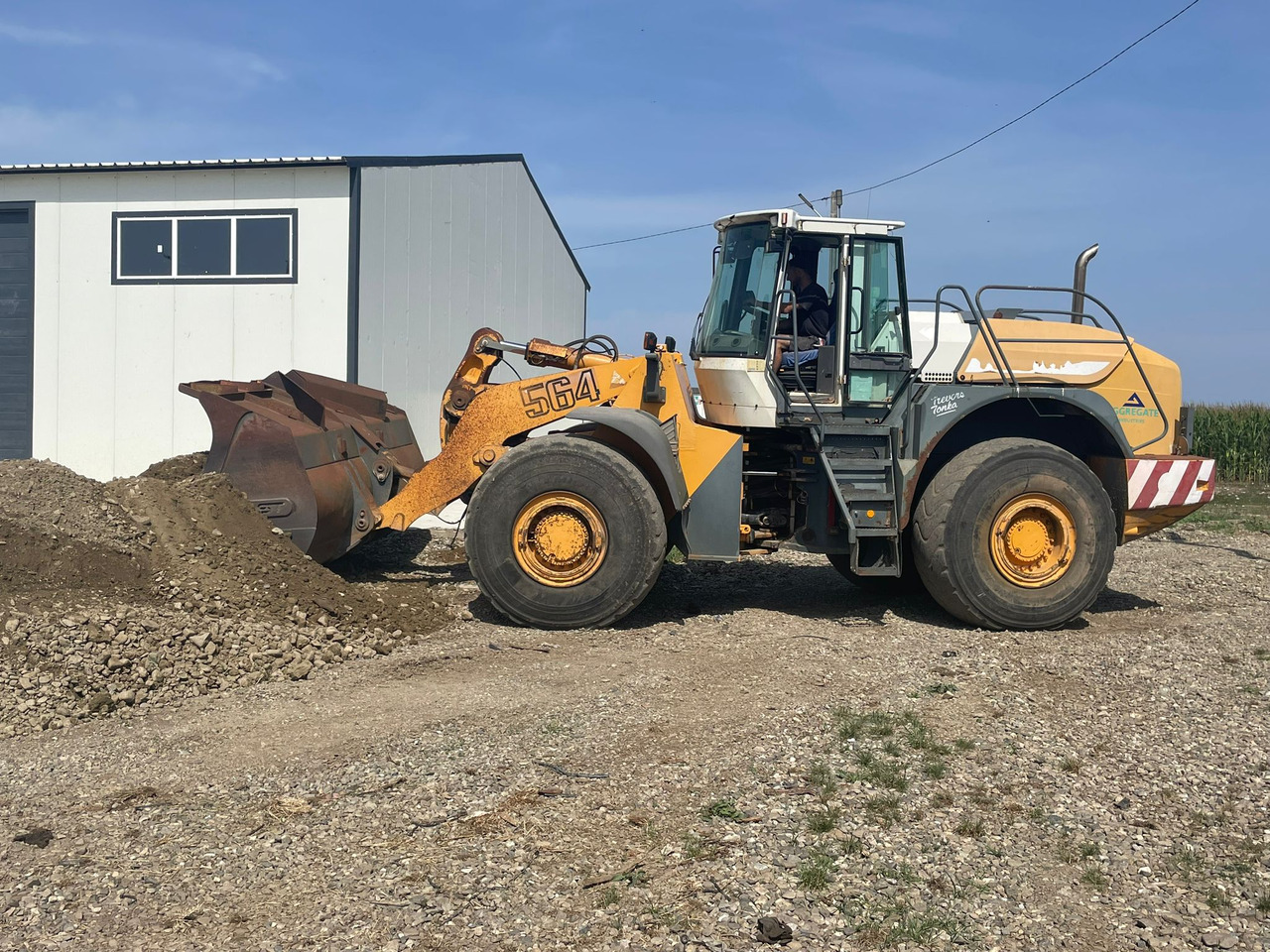 LIEBHERR 564 FRONT LOADER - מעמיס גלגלים: תמונה 1 LIEBHERR 564 FRONT LOADER - מעמיס גלגלים: תמונה 1