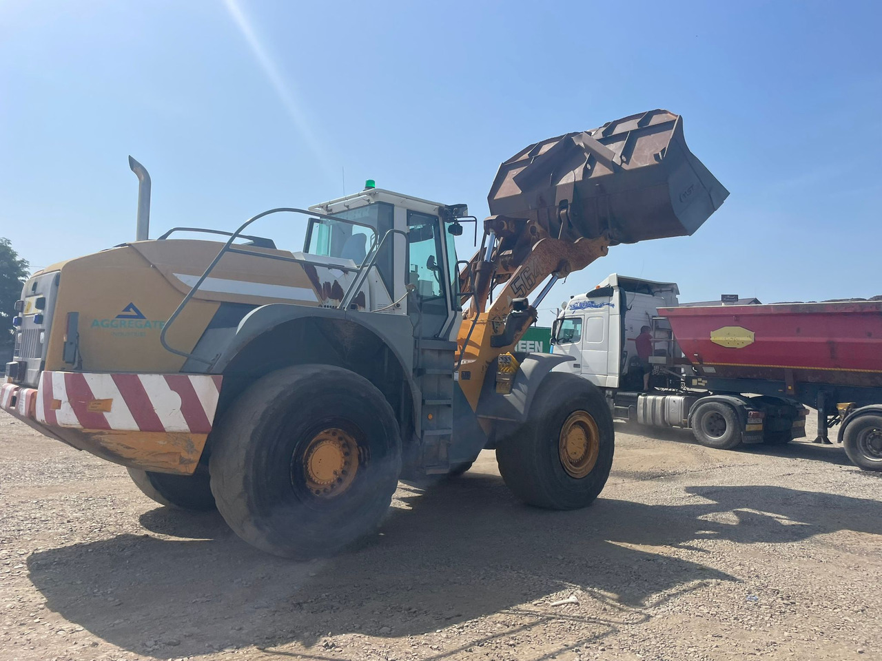LIEBHERR 564 FRONT LOADER - מעמיס גלגלים: תמונה 2 LIEBHERR 564 FRONT LOADER - מעמיס גלגלים: תמונה 2