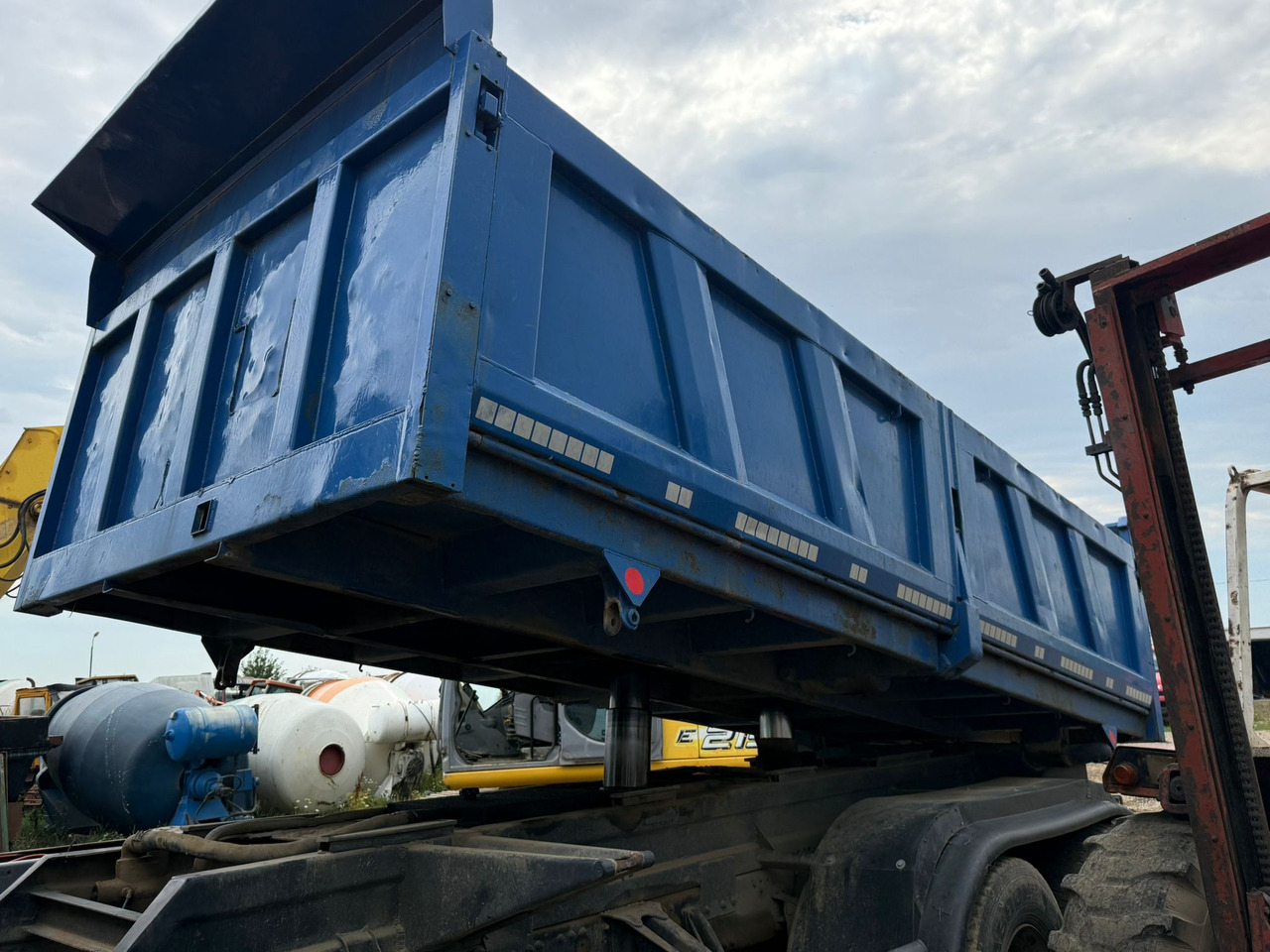 MEILLER TIPPING BUCKET - גוף מזהיר: תמונה 4 MEILLER TIPPING BUCKET - גוף מזהיר: תמונה 4
