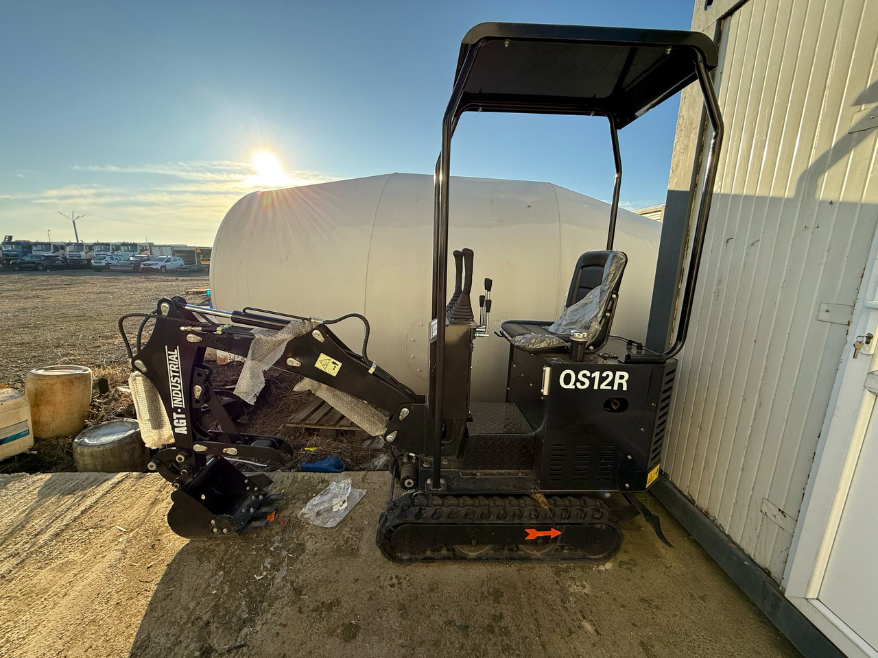 MINIEXCAVATOR JPC H10 - מיני מחפר: תמונה 3 MINIEXCAVATOR JPC H10 - מיני מחפר: תמונה 3