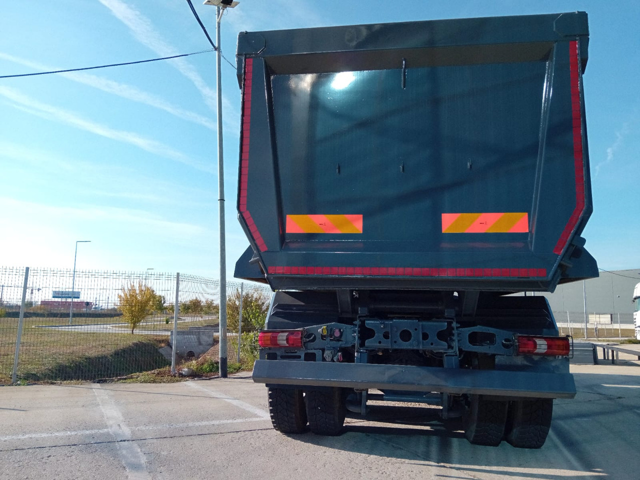 Mercedes-Benz Arocs 42.40 8×4 Basculanta/Tipper/Kipper Heavy Duty, TOP !!! - מזהיר: תמונה 5 Mercedes-Benz Arocs 42.40 8×4 Basculanta/Tipper/Kipper Heavy Duty, TOP !!! - מזהיר: תמונה 5