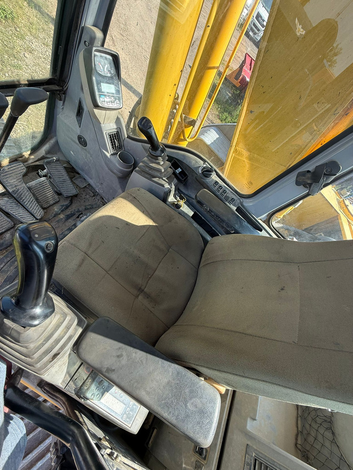 NEW HOLLAND E 215 EXCAVATOR - מחפר סורק: תמונה 3 NEW HOLLAND E 215 EXCAVATOR - מחפר סורק: תמונה 3