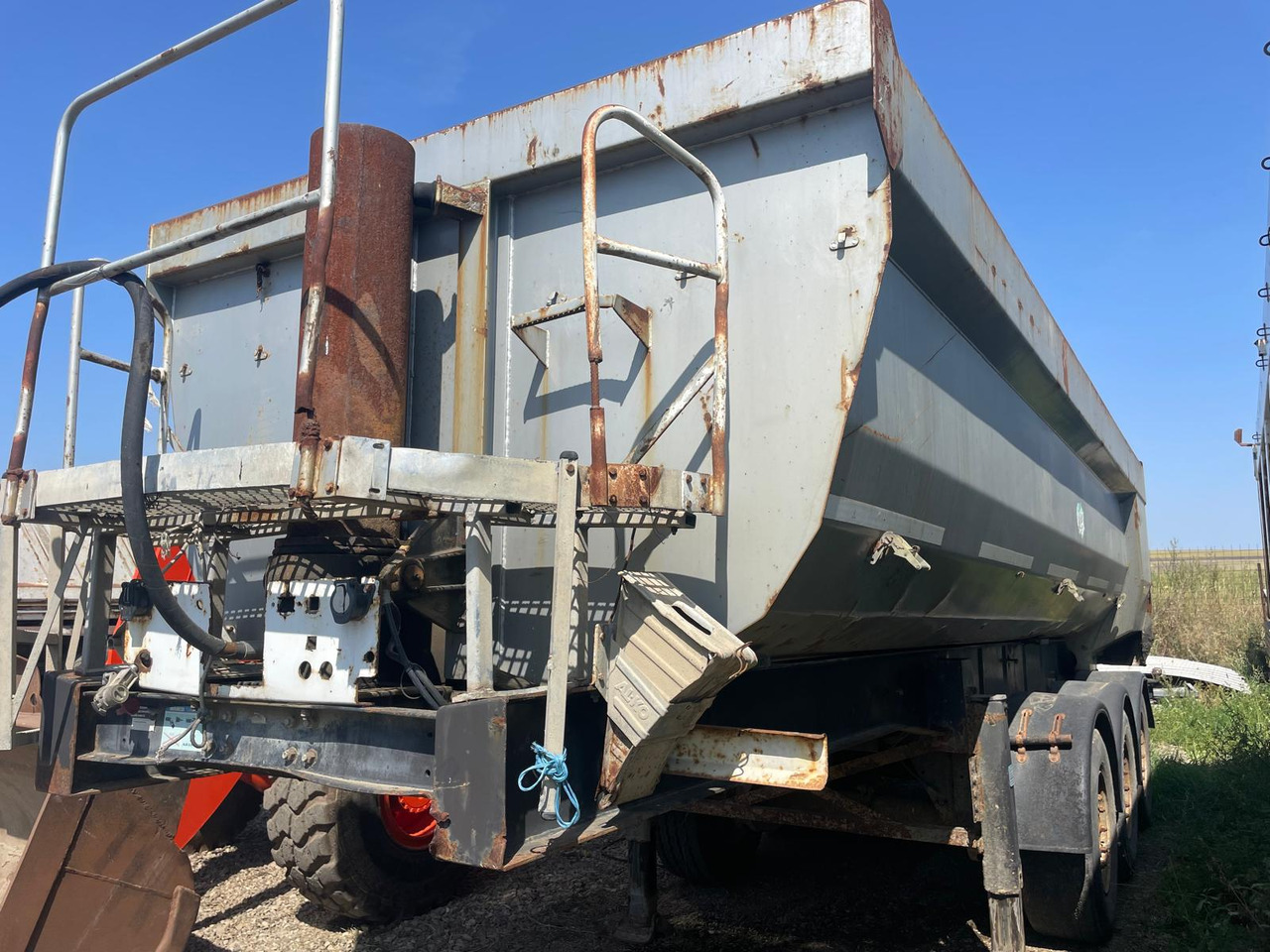 NPF-POTSDAM SKS 27 Tipper Semi-trailer - סמיטריילר עם מזהיר: תמונה 4 NPF-POTSDAM SKS 27 Tipper Semi-trailer - סמיטריילר עם מזהיר: תמונה 4