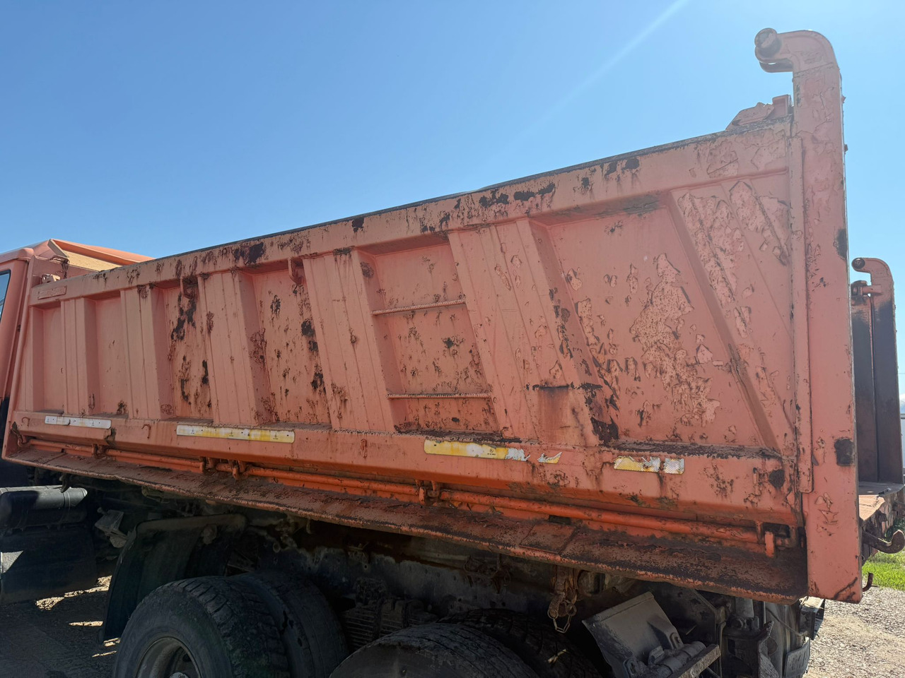 TIPPING BUCKET MEILLER KIPPER - גוף מזהיר: תמונה 3 TIPPING BUCKET MEILLER KIPPER - גוף מזהיר: תמונה 3