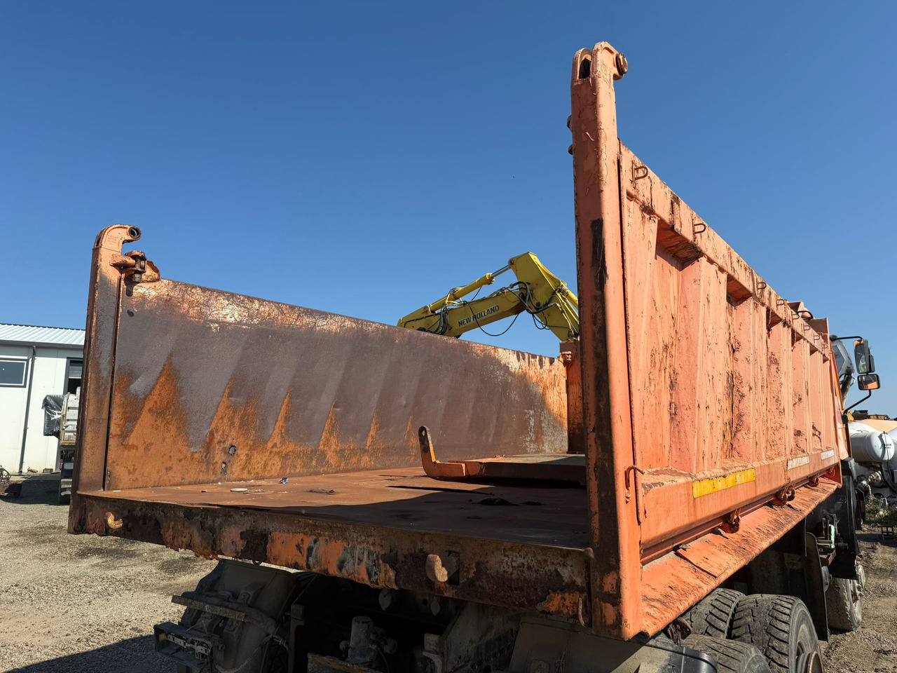 TIPPING BUCKET MEILLER KIPPER - גוף מזהיר: תמונה 4 TIPPING BUCKET MEILLER KIPPER - גוף מזהיר: תמונה 4