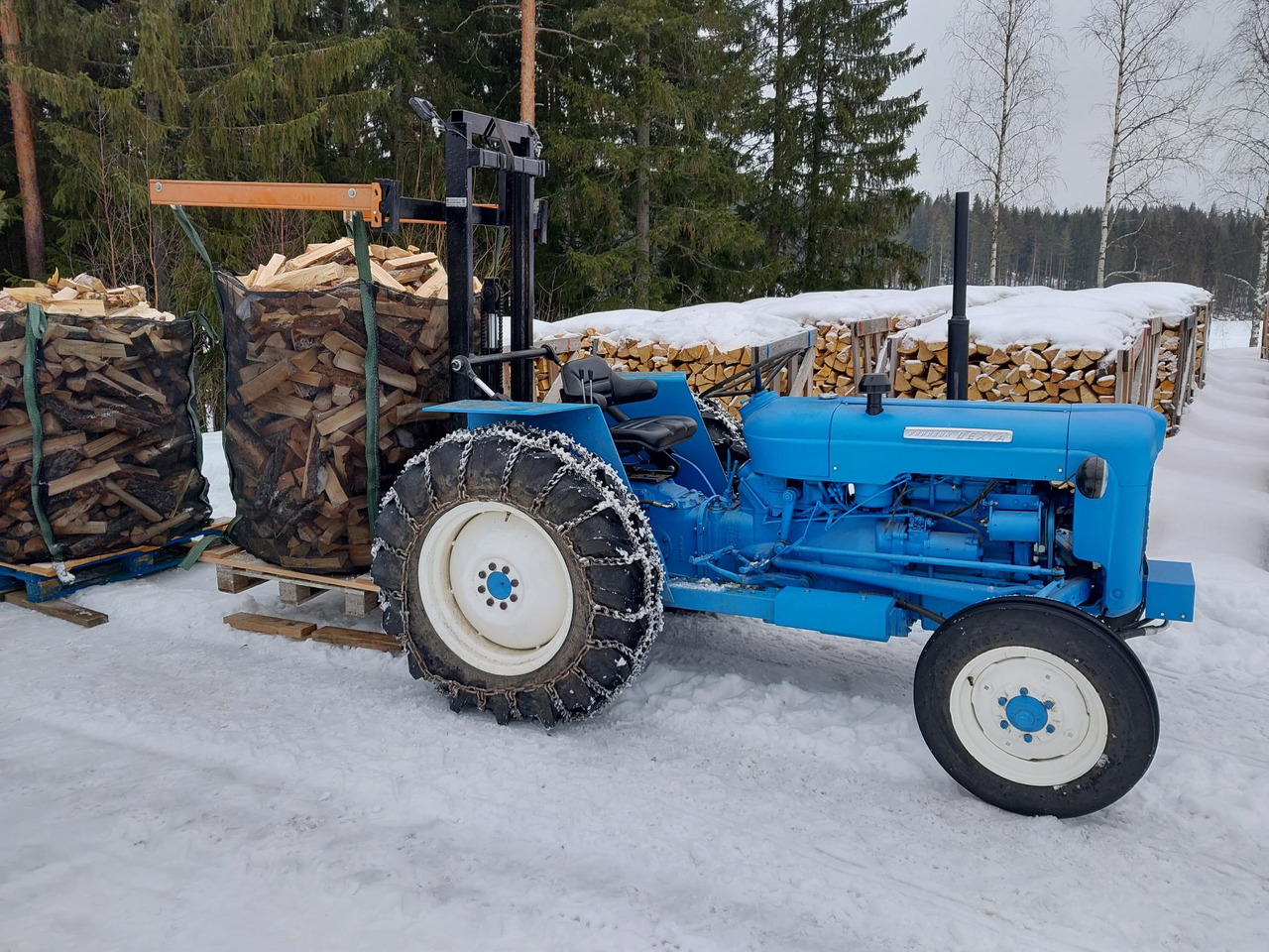 Fordson Dexta trukkinostimella - טרקטור חקלאי: תמונה 2 Fordson Dexta trukkinostimella - טרקטור חקלאי: תמונה 2