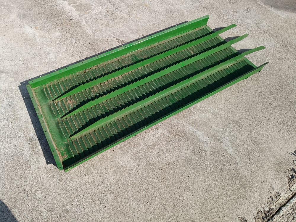 John Deere 942 leikkuupuimurin uusi viettopinta - מקצרת קומבינה: תמונה 3 John Deere 942 leikkuupuimurin uusi viettopinta - מקצרת קומבינה: תמונה 3