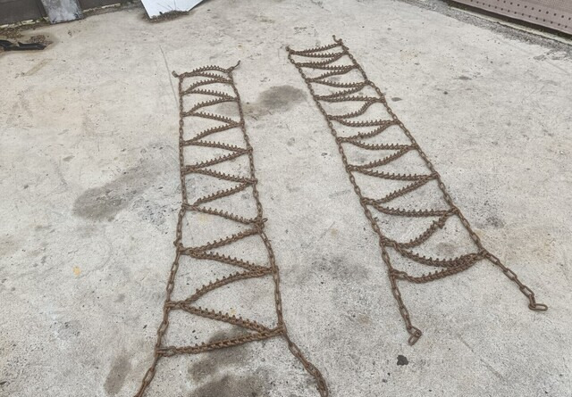 Kuorma-auton piikkiketjupari P250cm, L45cm - חלקי תושבת עבור משאית: תמונה 1 Kuorma-auton piikkiketjupari P250cm, L45cm - חלקי תושבת עבור משאית: תמונה 1
