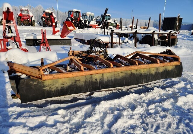 Mahlers 400cm - Volvo-kiinnike - מחרשת שלג: תמונה 1 Mahlers 400cm - Volvo-kiinnike - מחרשת שלג: תמונה 1