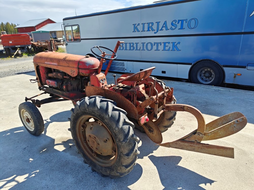 Massey Harris 820D harvinainen 2-sylinterinen diesel, katso video! - טרקטור חקלאי: תמונה 4 Massey Harris 820D harvinainen 2-sylinterinen diesel, katso video! - טרקטור חקלאי: תמונה 4