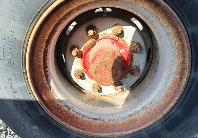 Peräkärryn akseli 445/45R19.5 leveillä renkailla - סרן וחלקים עבור קרון נגרר: תמונה 4 Peräkärryn akseli 445/45R19.5 leveillä renkailla - סרן וחלקים עבור קרון נגרר: תמונה 4