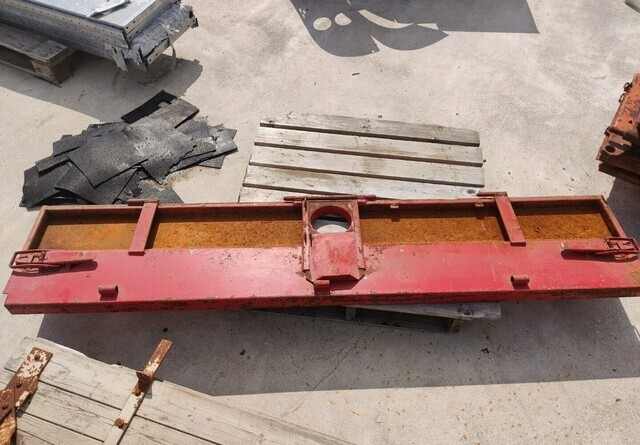 Peräkärryn metallilaita - K 42cm ja L 205cm - גוף וחלק חיצוני עבור מסיר פסולת/ קרון נגרר חקלאי: תמונה 2 Peräkärryn metallilaita - K 42cm ja L 205cm - גוף וחלק חיצוני עבור מסיר פסולת/ קרון נגרר חקלאי: תמונה 2