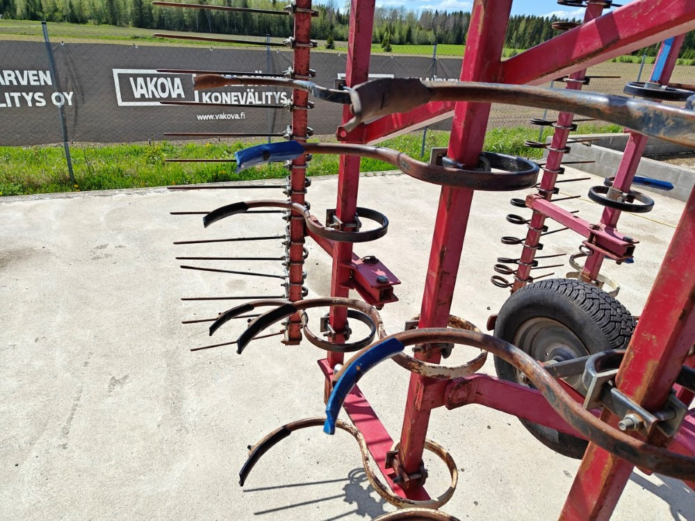 VM 450 cm, hydraulisesti taittuva, etulana ja jälkihara, katso video! - מגרפת קפיצים: תמונה 5 VM 450 cm, hydraulisesti taittuva, etulana ja jälkihara, katso video! - מגרפת קפיצים: תמונה 5