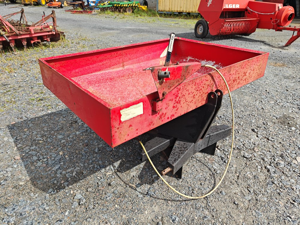 Ylö Viska 700 Pintalevitin kantikas malli - מפזרת דשן: תמונה 1 Ylö Viska 700 Pintalevitin kantikas malli - מפזרת דשן: תמונה 1