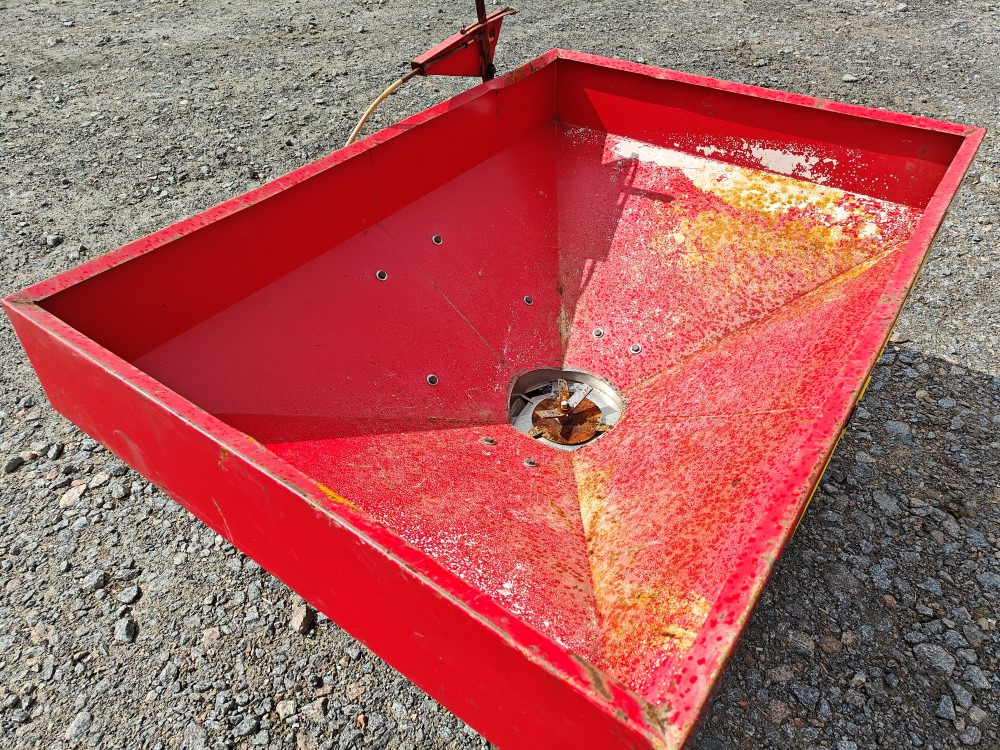 Ylö Viska 700 Pintalevitin kantikas malli - מפזרת דשן: תמונה 4 Ylö Viska 700 Pintalevitin kantikas malli - מפזרת דשן: תמונה 4