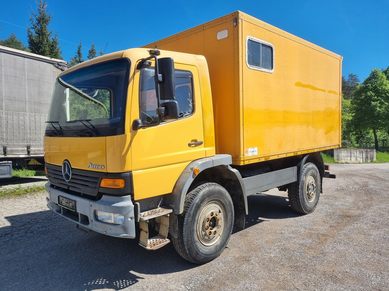 MERCEDES-BENZ ATEGO 1017 4x4 BOX + PTO - משאית תיבה: תמונה 1 MERCEDES-BENZ ATEGO 1017 4x4 BOX + PTO - משאית תיבה: תמונה 1