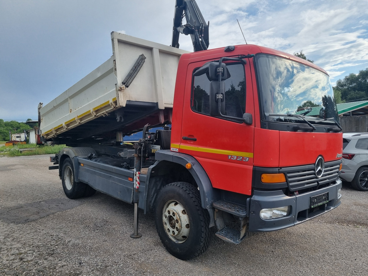 MERCEDES-BENZ ATEGO 1323 4x4 tipper + crane HIAB 095 - מזהיר, משאית מנוף: תמונה 3 MERCEDES-BENZ ATEGO 1323 4x4 tipper + crane HIAB 095 - מזהיר, משאית מנוף: תמונה 3