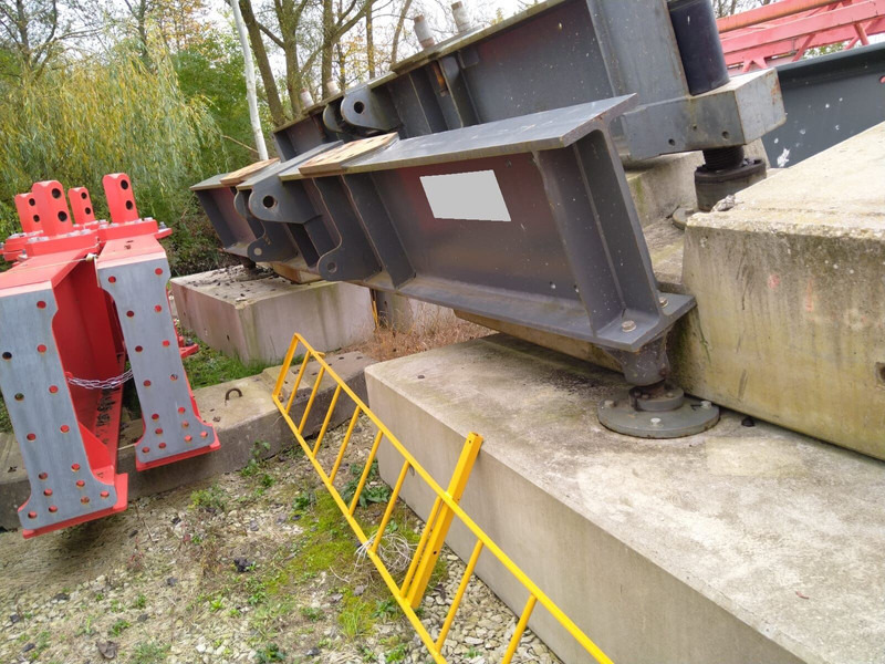 Liebherr 100LC cross 901214530, 2016 yom - עגורן מגדל: תמונה 3 Liebherr 100LC cross 901214530, 2016 yom - עגורן מגדל: תמונה 3