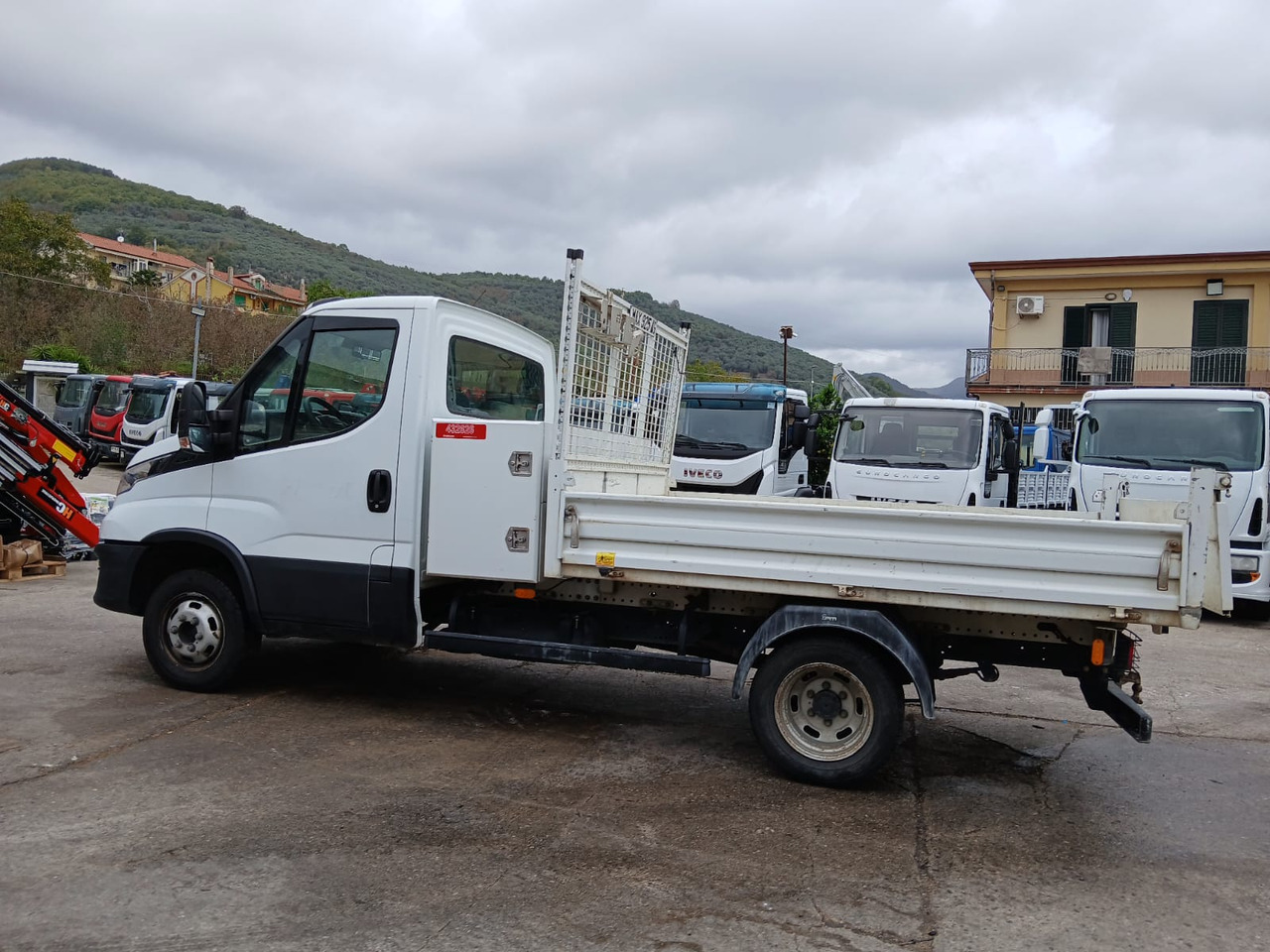 IVECO DAILY 35-120 - משאית מנוף: תמונה 4 IVECO DAILY 35-120 - משאית מנוף: תמונה 4