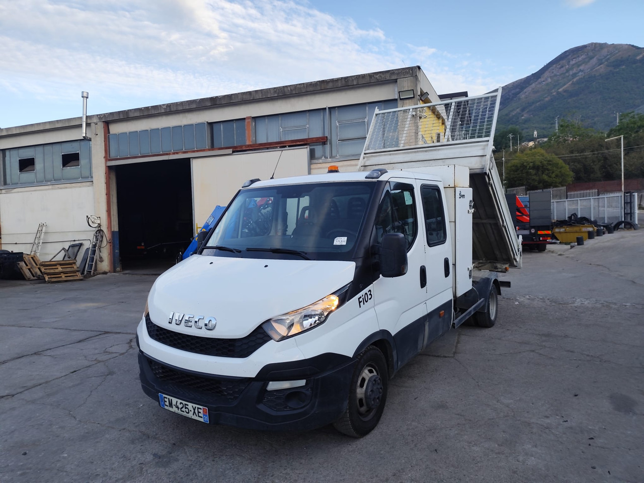 IVECO DAILY 35-140 - כלי רכב מסחרי מזהיר: תמונה 1 IVECO DAILY 35-140 - כלי רכב מסחרי מזהיר: תמונה 1
