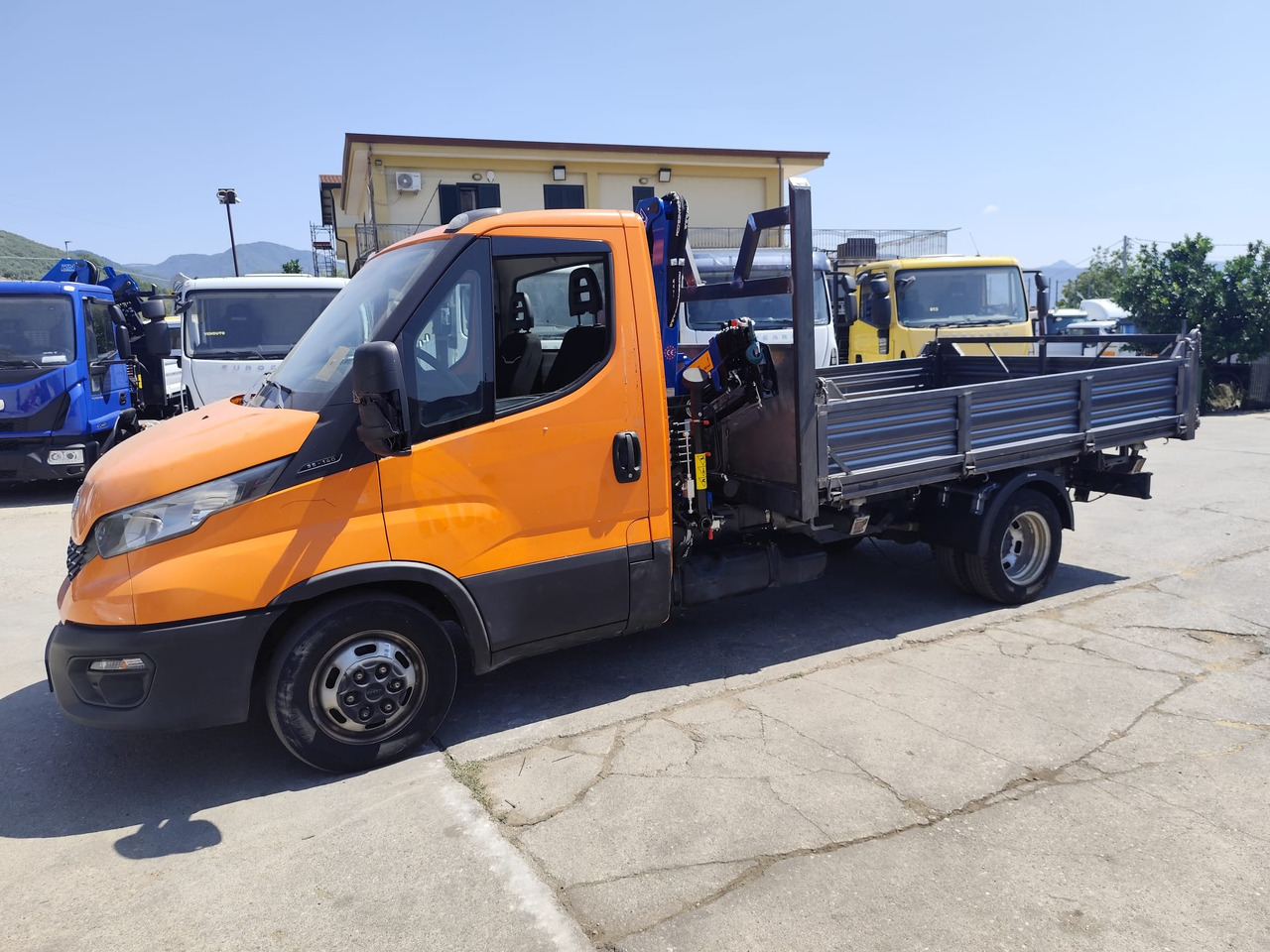 IVECO DAILY 35-140 - משאית מנוף: תמונה 2 IVECO DAILY 35-140 - משאית מנוף: תמונה 2