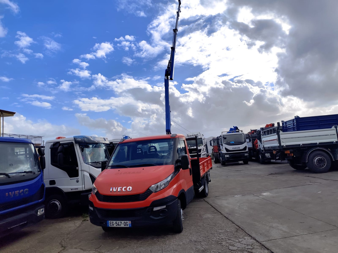 IVECO DAILY 35C13 - משאית מנוף: תמונה 2 IVECO DAILY 35C13 - משאית מנוף: תמונה 2