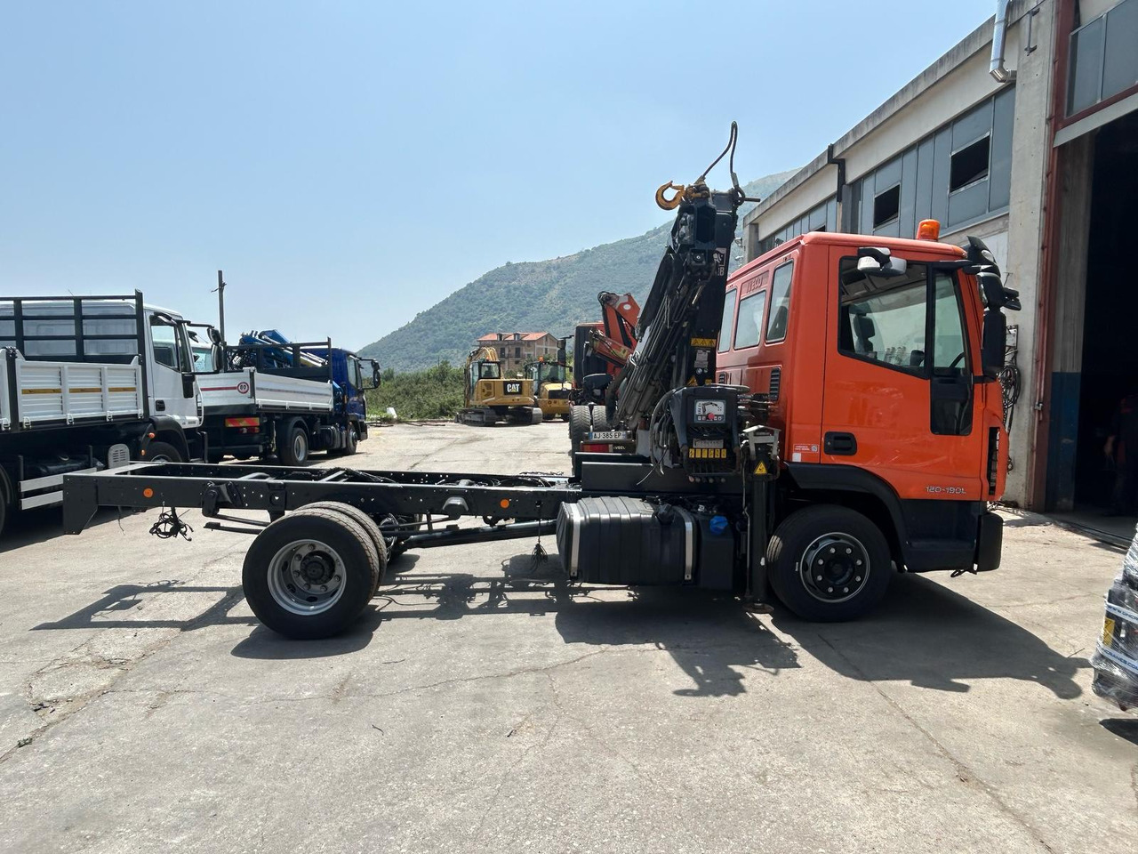 IVECO EUROCARGO 120-190L - משאית מנוף: תמונה 2 IVECO EUROCARGO 120-190L - משאית מנוף: תמונה 2